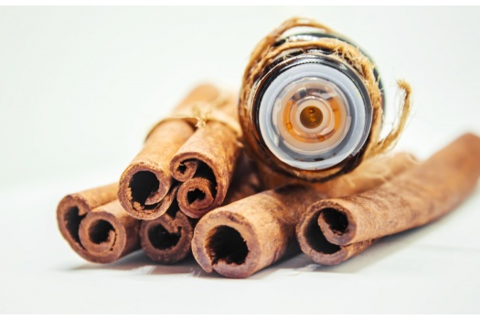bigstock-cinnamon-essential-oil-tinctur-248657944